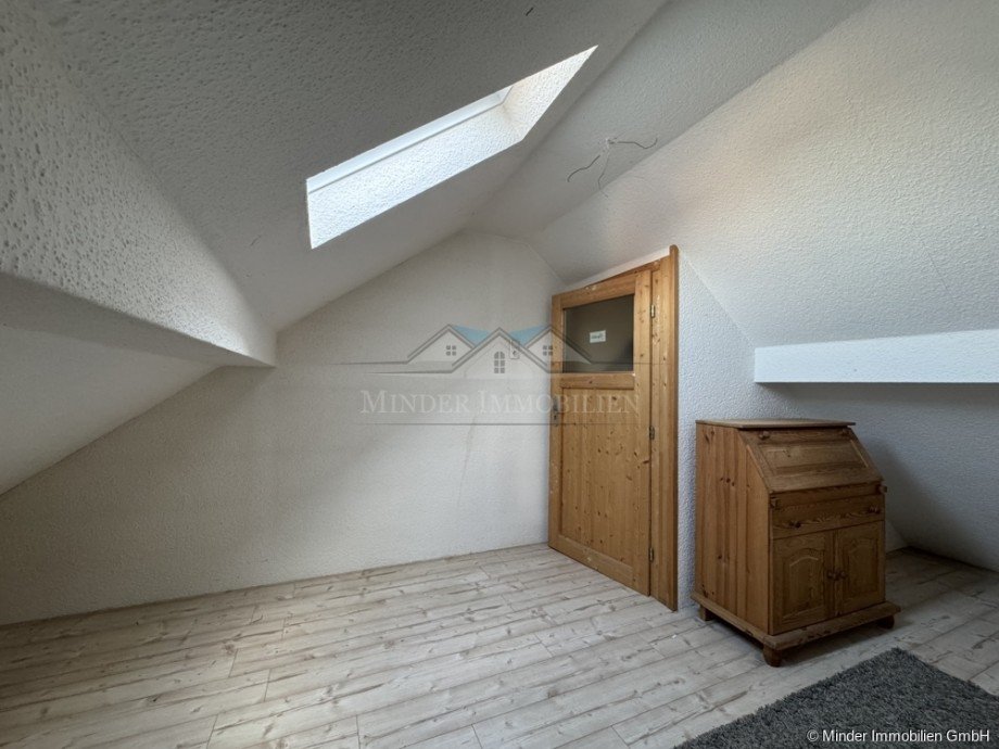 Zimmer - DG Einfamilienhaus Butzbach / Fauerbach vor der H�he